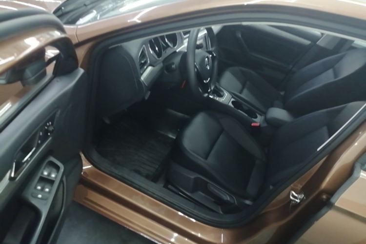 Used Volkswagen Lamando 2015 230TSI DSG Fashion Edition Driver Seat
