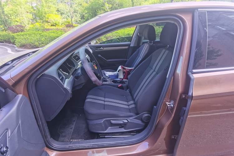 Used Volkswagen Lamando 2015 230TSI DSG Fashion Edition Driver Seat
