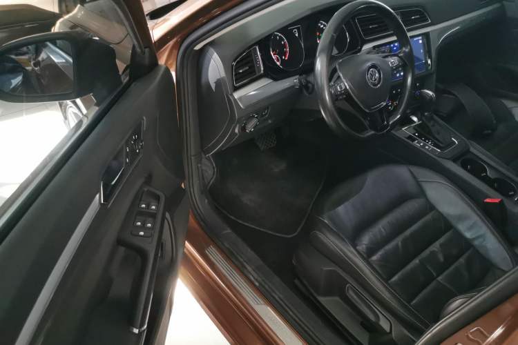 Used Volkswagen Lamando 2015 280TSI DSG Comfort Edition Driver Seat