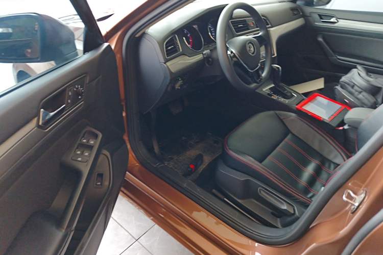 Used Volkswagen Lamando 2015 230TSI DSG Fashion Edition Driver Seat