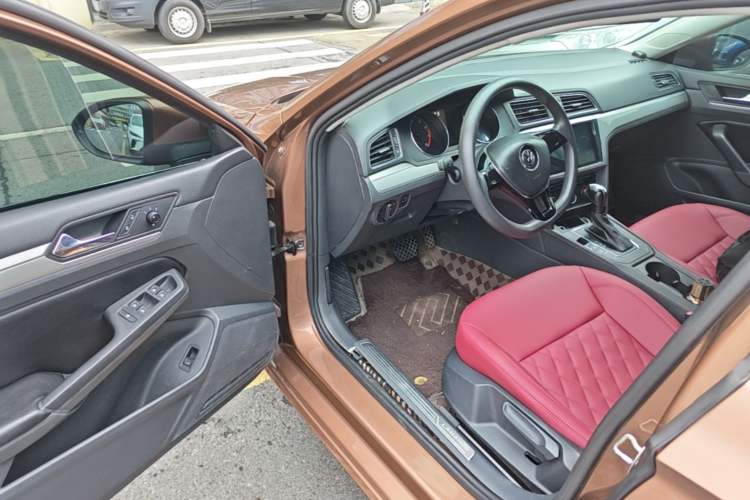 Used Volkswagen Lamando 2015 230TSI DSG Fashion Edition Driver Seat