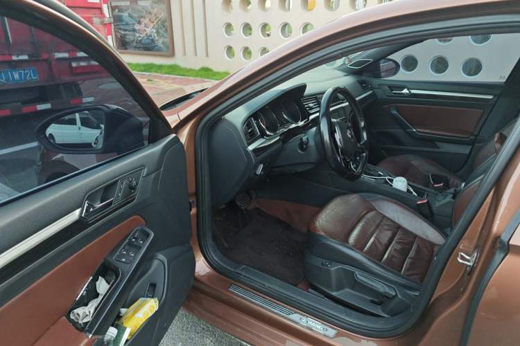 Used Volkswagen Lamando 2015 280TSI DSG Comfort Edition Driver Seat