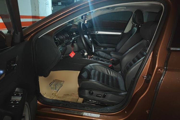 Used Volkswagen Lamando 2015 280TSI DSG Luxury Edition Driver Seat