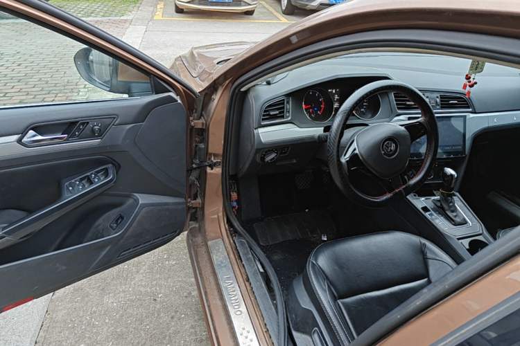Used Volkswagen Lamando 2015 230TSI DSG Fashion Edition Driver Seat
