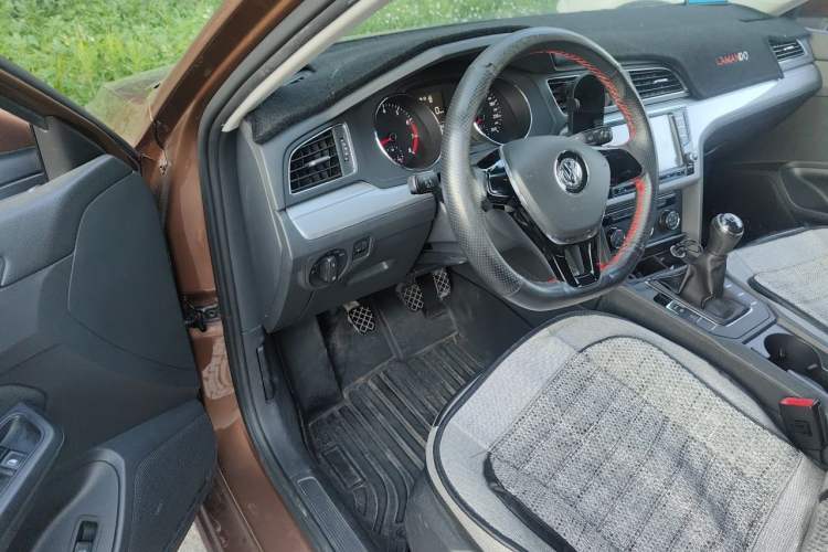 Used Volkswagen Lamando 2015 230TSI Manual Trend Edition Driver Seat