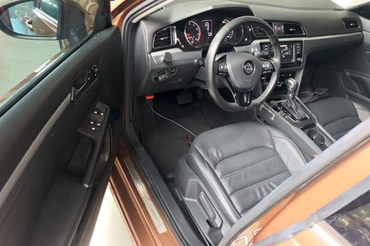 Used Volkswagen Lamando 2015 330TSI DSG Comfort Edition Driver Seat