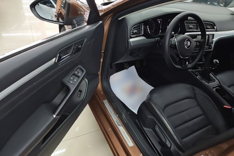 Used Volkswagen Lamando 2015 280TSI Manual Comfort Edition Driver Seat