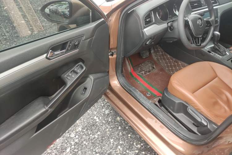 Used Volkswagen Lamando 2015 230TSI DSG Fashion Edition Driver Seat