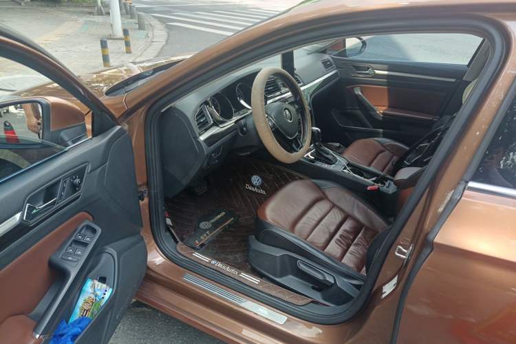 Used Volkswagen Lamando 2015 280TSI DSG Comfort Edition Driver Seat