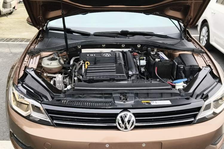 Used Volkswagen Lamando 2015 280TSI DSG Comfort Edition Engine Bay