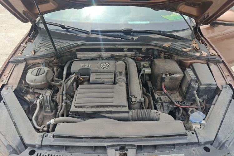 Used Volkswagen Lamando 2015 230TSI DSG Fashion Edition Engine Bay