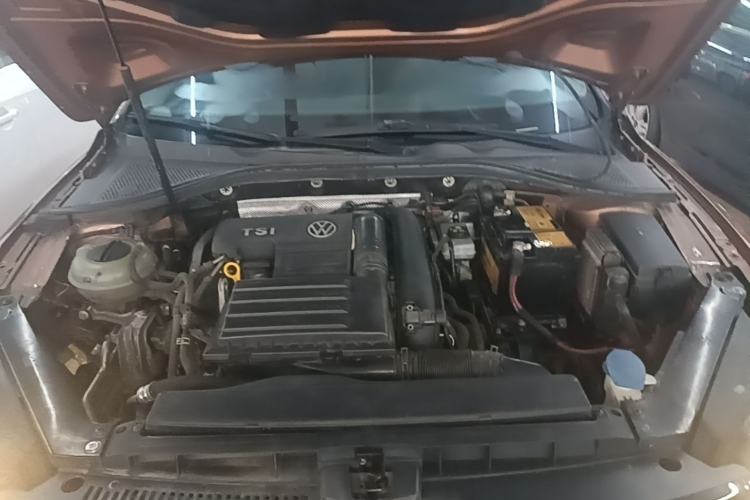 Used Volkswagen Lamando 2015 280TSI DSG Comfort Edition Engine Bay