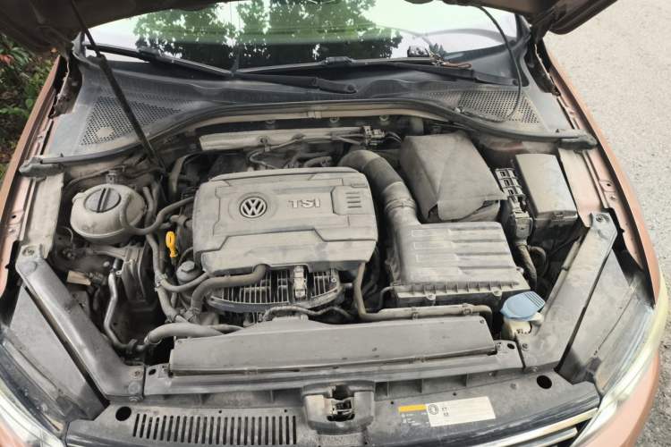 Used Volkswagen Lamando 2015 330TSI DSG Comfort Edition Engine Bay