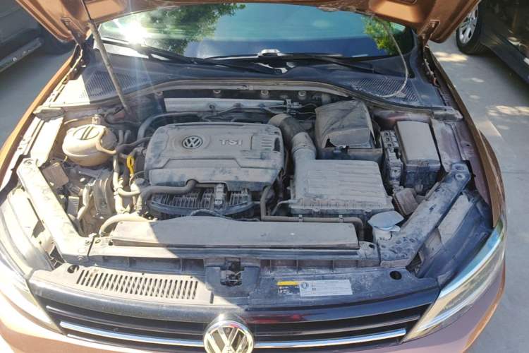 Used Volkswagen Lamando 2015 330TSI DSG Comfort Edition Engine Bay