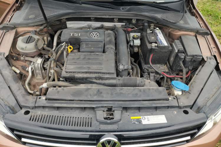 Used Volkswagen Lamando 2015 230TSI Manual Trend Edition Engine Bay