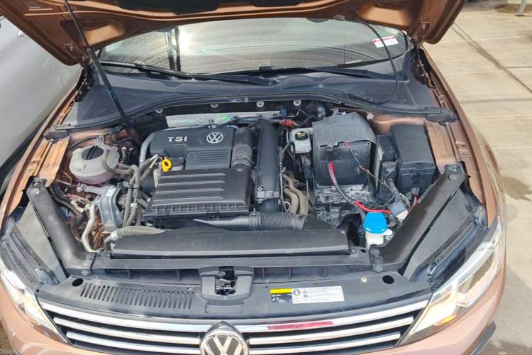 Used Volkswagen Lamando 2015 230TSI DSG Fashion Edition Engine Bay