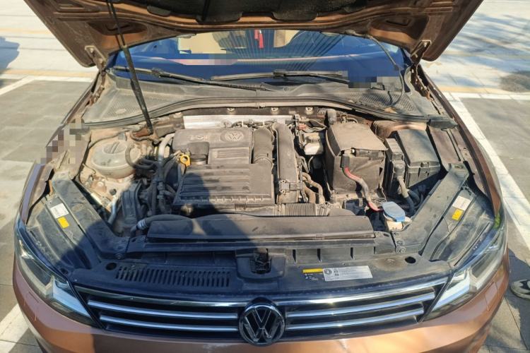 Used Volkswagen Lamando 2015 280TSI Manual Comfort Edition Engine Bay
