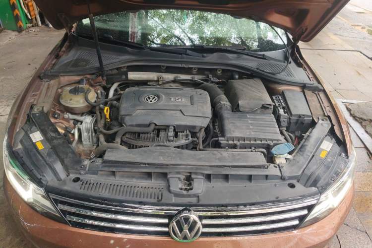 Used Volkswagen Lamando 2015 330TSI DSG Luxury Edition Engine Bay