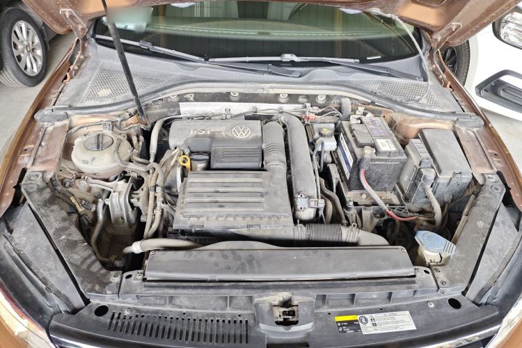 Used Volkswagen Lamando 2015 230TSI DSG Fashion Edition Engine Bay