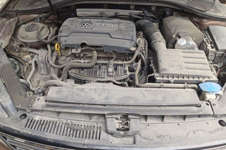 Used Volkswagen Lamando 2015 330TSI DSG Comfort Edition Engine Bay
