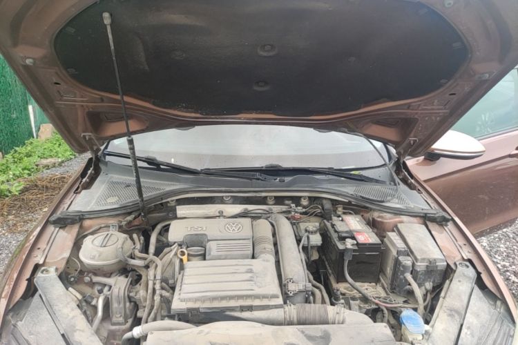 Used Volkswagen Lamando 2015 230TSI DSG Fashion Edition Engine Bay