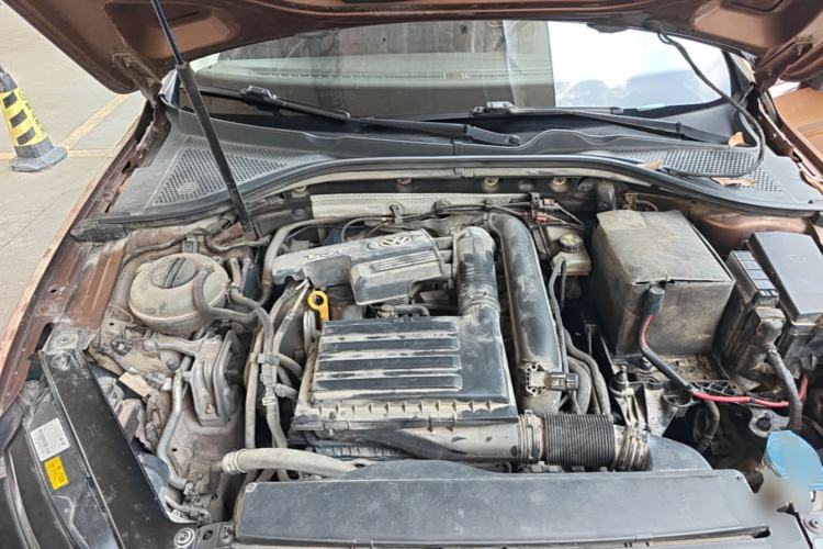 Used Volkswagen Lamando 2015 280TSI DSG Luxury Edition Engine Bay
