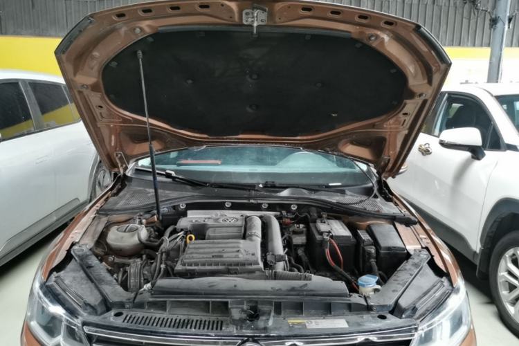 Used Volkswagen Lamando 2015 230TSI DSG Fashion Edition Engine Bay