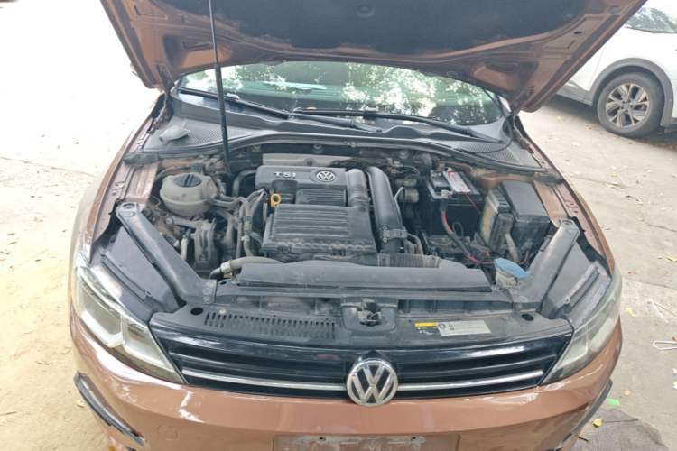 Used Volkswagen Lamando 2015 280TSI DSG Comfort Edition Engine Bay