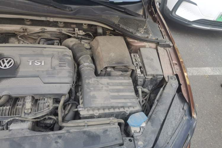 Used Volkswagen Lamando 2015 330TSI DSG Comfort Edition Engine Bay Left