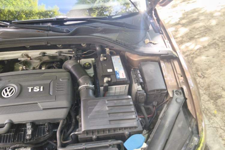 Used Volkswagen Lamando 2015 330TSI DSG Comfort Edition Engine Bay Left