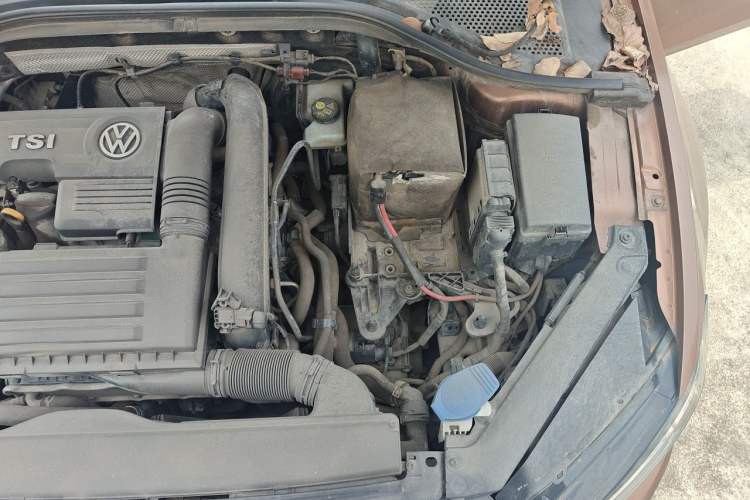 Used Volkswagen Lamando 2015 230TSI DSG Fashion Edition Engine Bay Left
