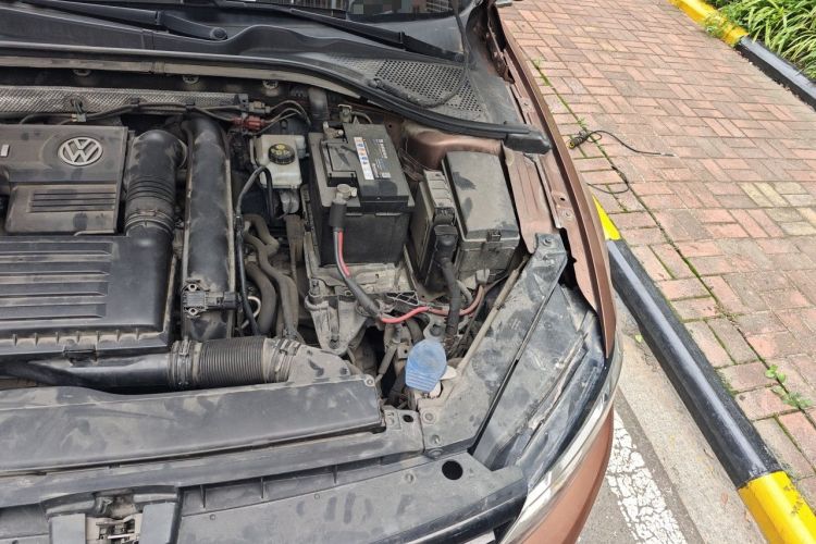 Used Volkswagen Lamando 2015 280TSI DSG Comfort Edition Engine Bay Left