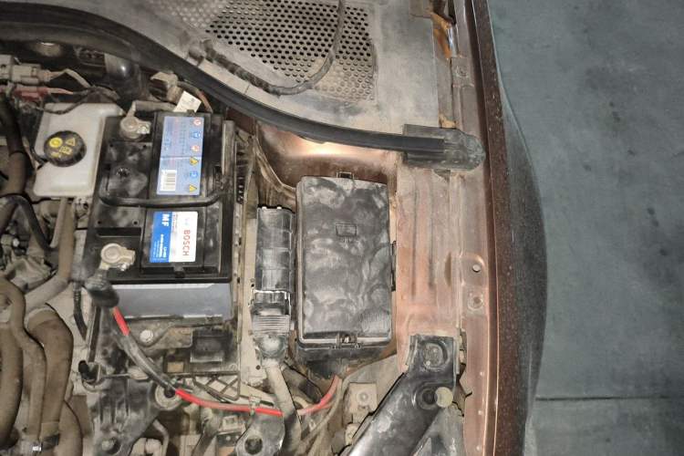 Used Volkswagen Lamando 2015 230TSI DSG Fashion Edition Engine Bay Left