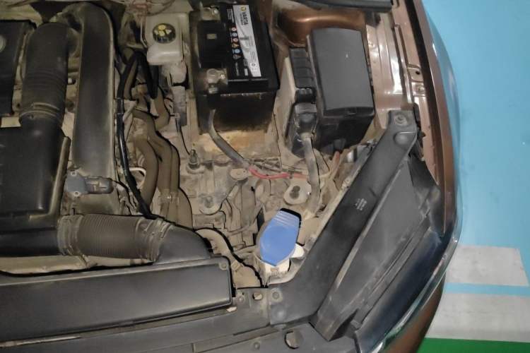 Used Volkswagen Lamando 2015 280TSI DSG Comfort Edition Engine Bay Left