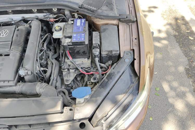 Used Volkswagen Lamando 2015 280TSI DSG Comfort Edition Engine Bay Left