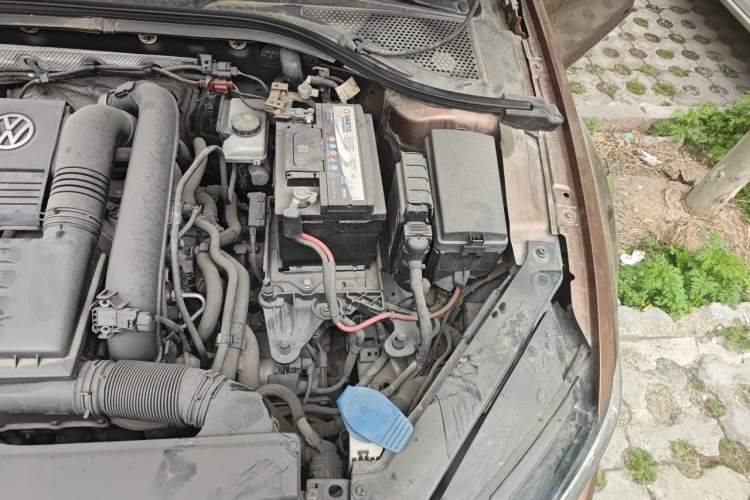 Used Volkswagen Lamando 2015 280TSI DSG Comfort Edition Engine Bay Left