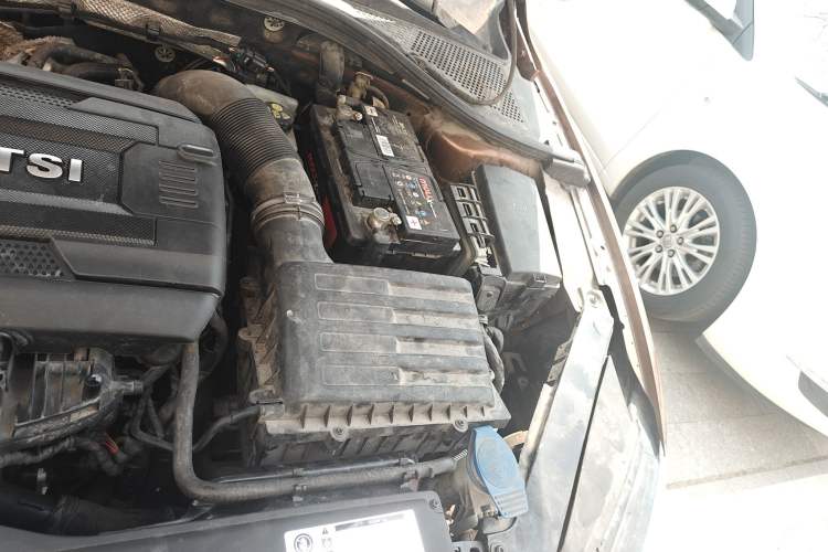 Used Volkswagen Lamando 2015 330TSI DSG Comfort Edition Engine Bay Left