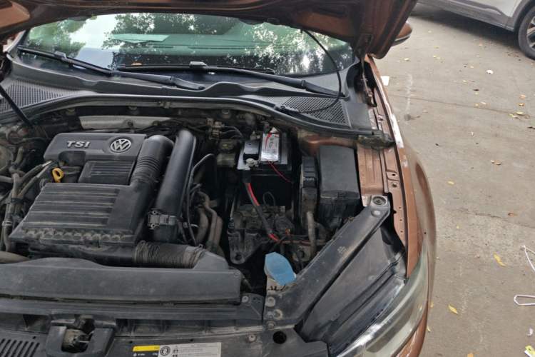 Used Volkswagen Lamando 2015 280TSI DSG Comfort Edition Engine Bay Left