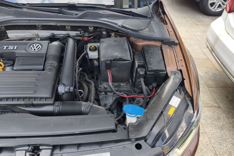 Used Volkswagen Lamando 2015 280TSI DSG Luxury Edition Engine Bay Left