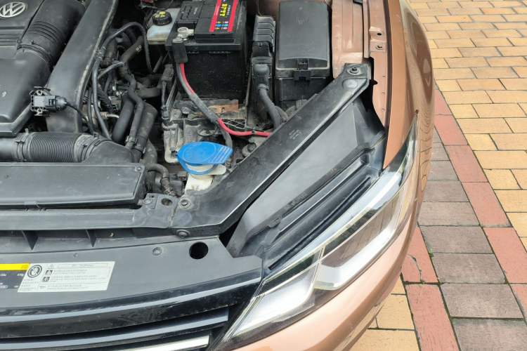Used Volkswagen Lamando 2015 280TSI DSG Comfort Edition Engine Bay Left