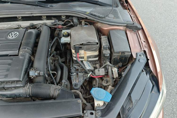 Used Volkswagen Lamando 2015 280TSI DSG Comfort Edition Engine Bay Left