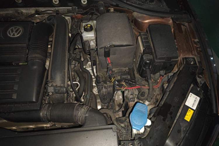Used Volkswagen Lamando 2015 280TSI DSG Luxury Edition Engine Bay Left