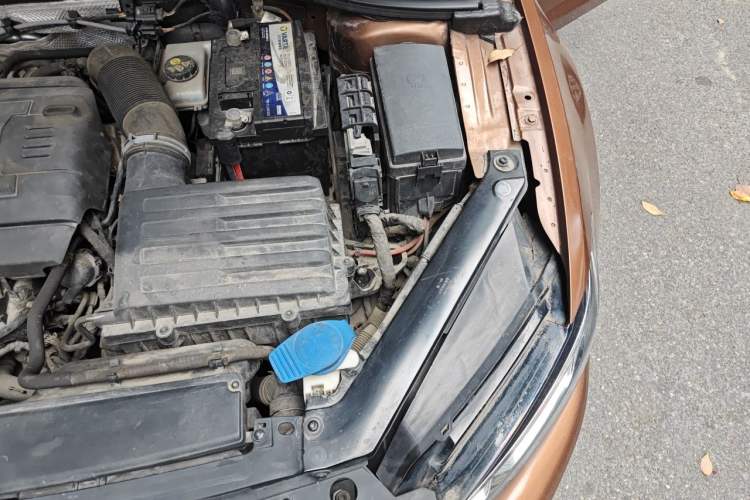 Used Volkswagen Lamando 2015 330TSI DSG Comfort Edition Engine Bay Left