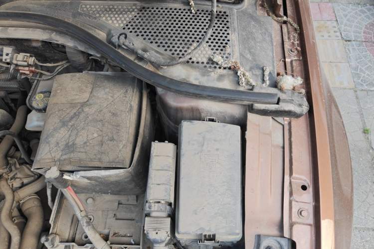 Used Volkswagen Lamando 2015 230TSI DSG Fashion Edition Engine Bay Left
