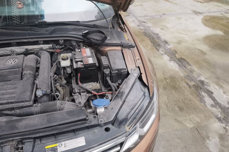 Used Volkswagen Lamando 2015 230TSI Manual Trend Edition Engine Bay Left