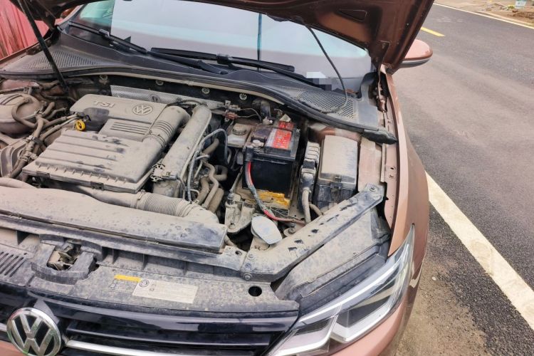 Used Volkswagen Lamando 2015 230TSI Manual Trend Edition Engine Bay Left