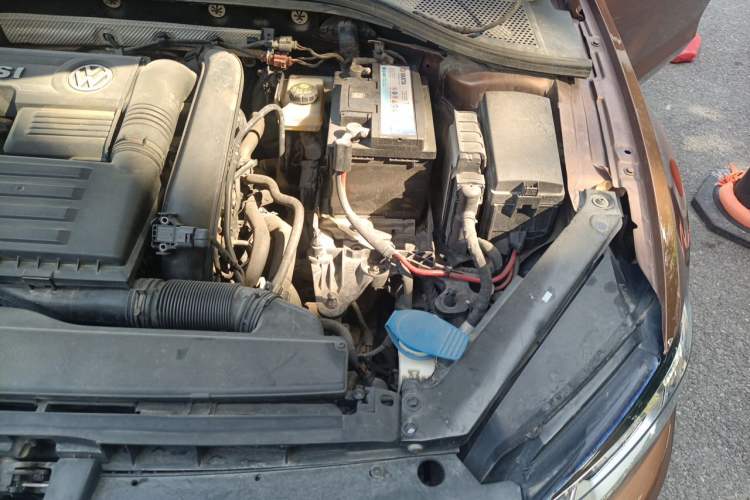 Used Volkswagen Lamando 2015 280TSI DSG Comfort Edition Engine Bay Left