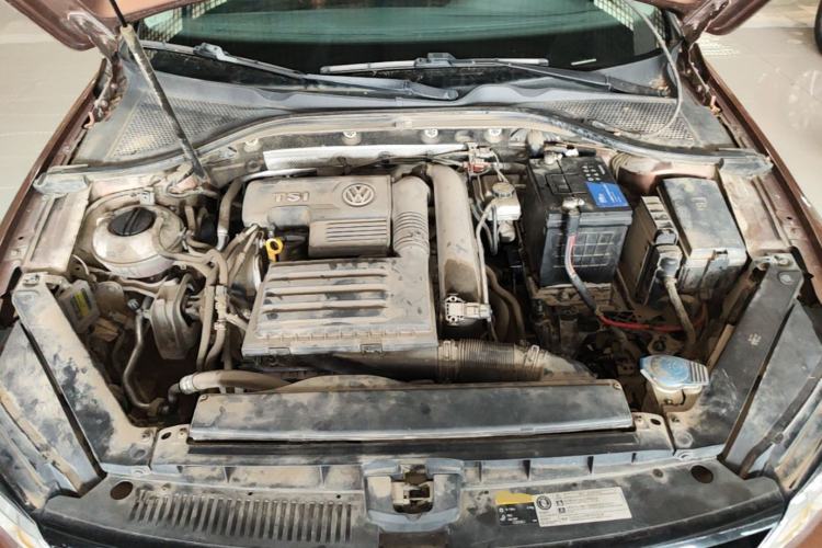 Used Volkswagen Lamando 2015 230TSI DSG Fashion Edition Engine Bay