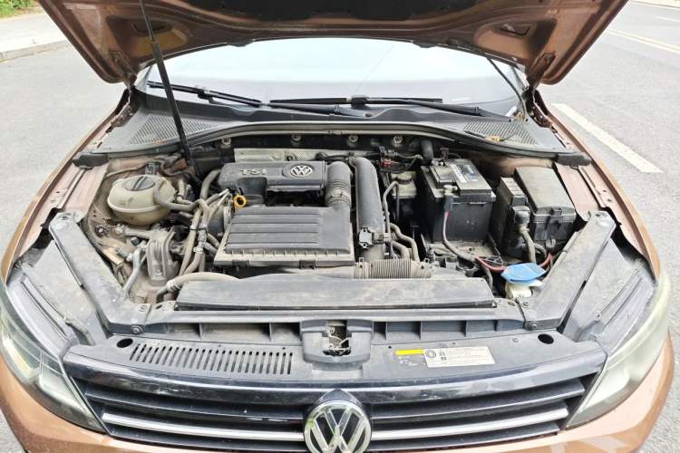 Used Volkswagen Lamando 2015 230TSI DSG Fashion Edition Engine Bay