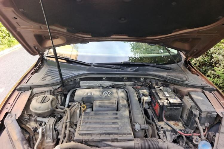 Used Volkswagen Lamando 2015 230TSI DSG Fashion Edition Engine Bay